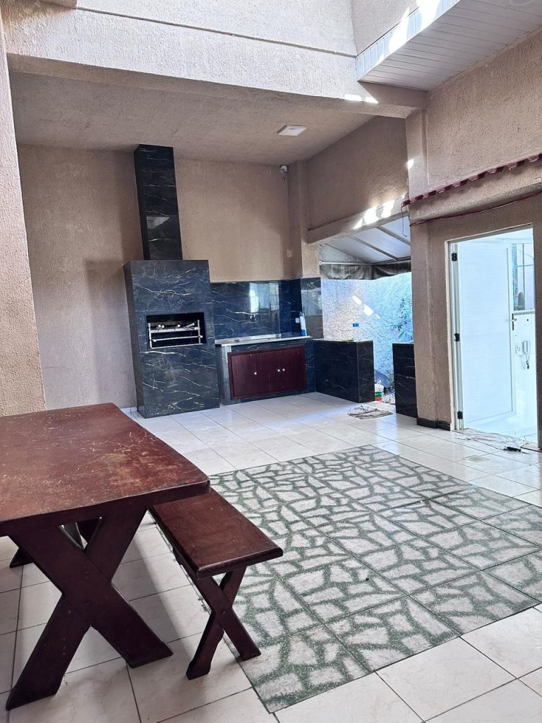 Casa Triplex de 5 quartos na Freguesia – Jacarepaguá